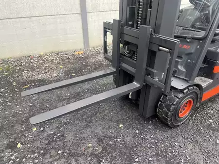 Eléctrica de 4 ruedas 2018  Linde E30L-01 (6)