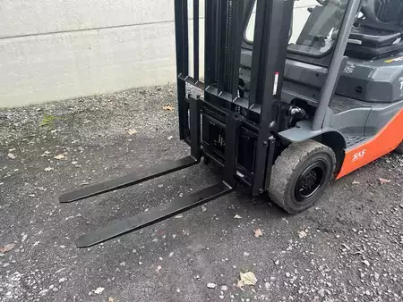 Empilhador a gás 2015  Toyota 02-8FGF15 (6)