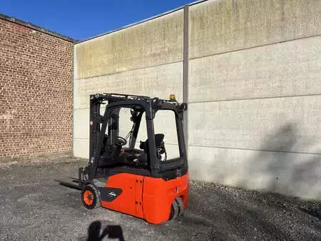 Eléctrica de 3 ruedas 2017  Linde E16-02 EVO (4)