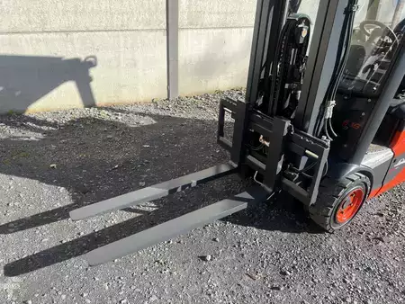 Eléctrica de 3 ruedas 2017  Linde E16-02 EVO (6)