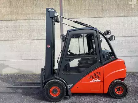 LPG heftrucks 2011  Linde H30T-01 (1)