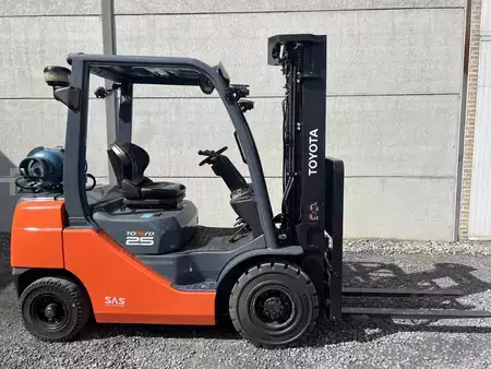LPG heftrucks 2017  Toyota 02-8FGF25 (1)