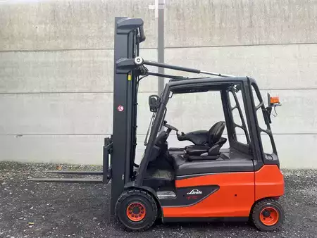 Eléctrica de 4 ruedas 2018  Linde E30L-01 (1)