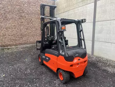 Eléctrica de 4 ruedas 2018  Linde E30L-01 (6)