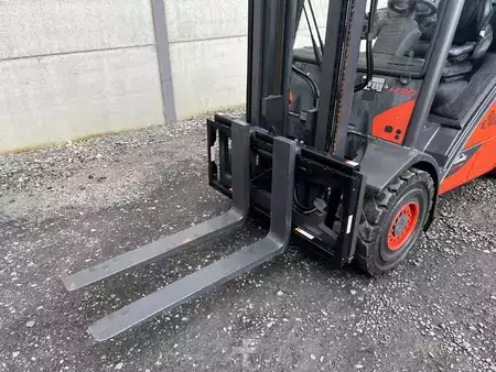 LPG Forklifts 2013  Linde H30T-02 EVO (3)
