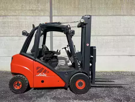 Empilhador diesel 2012  Linde H30D-01 (1)