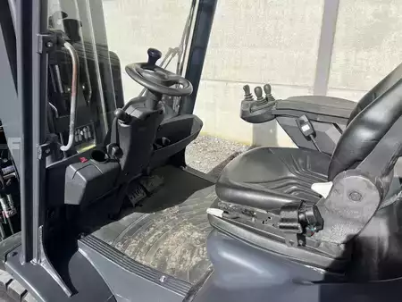 Empilhador diesel 2012  Linde H30D-01 (2)