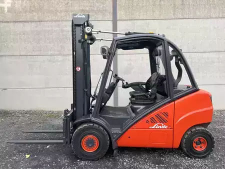 Empilhador diesel 2010  Linde H30D-01 (1)