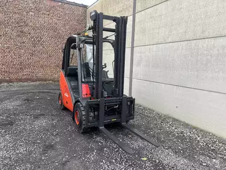 Empilhador diesel 2010  Linde H30D-01 (6)