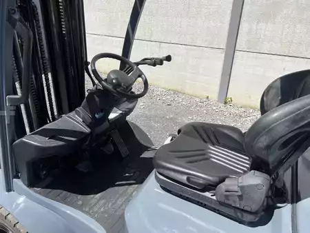 Empilhador diesel 2017  Toyota 02-8FDF25 (2)