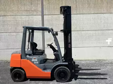 Dieseltrukki 2017  Toyota 02-8FDF25 (2)