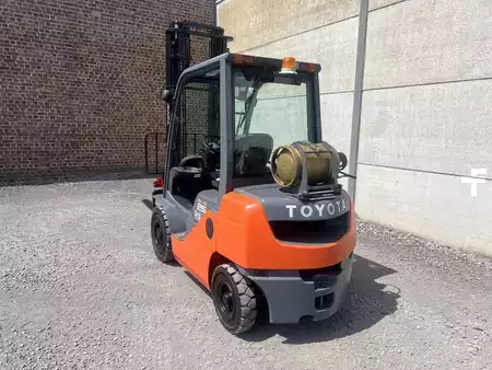 Wózki gazowe 2010  Toyota 02-8FGF25 (4)