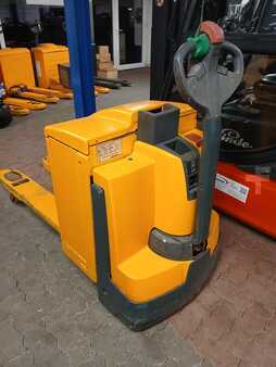 Porta-paletes elétrico 2013 Jungheinrich EJE 225 582 (1)