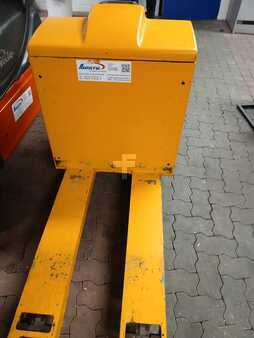 Porta-paletes elétrico 2013 Jungheinrich EJE 225 582 (4)