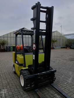 Carrelli elevatori GPL 1995  Clark CGP 30 905 (2)