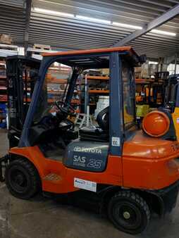 Empilhador a gás 2007  Toyota 42-7FGF25 882 (1)