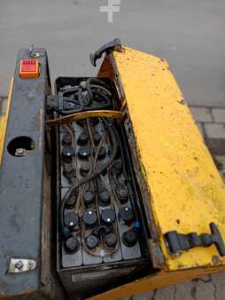 Porta-paletes elétrico 2001 Jungheinrich EJE 20 101 (2)