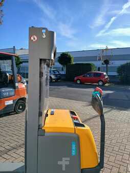 Stacker pedestre 2017  Jungheinrich EJC 212 (6)