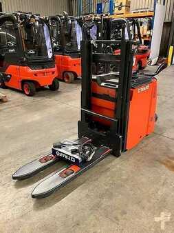 Fahrerstandstapler  Linde L12AP (3)