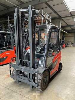 Treibgasstapler 2020  Linde H30T (1)