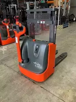 Hochhubwagen 2018  Linde L12 (1)