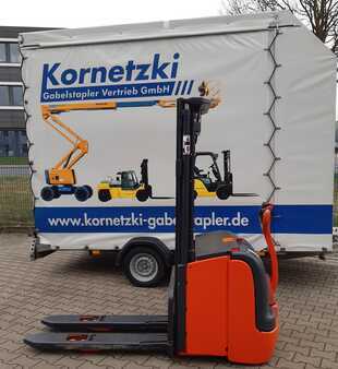 Stoccatori 2004 Linde L14i (2)