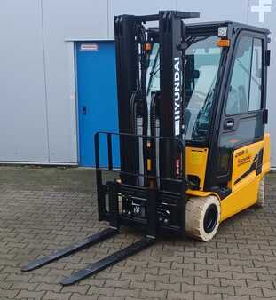 Carrelli elettrici 4 ruote 2021 Hyundai 20B-9 TS470 (2)