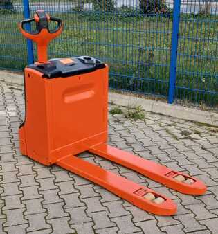 Transpallet elettrici 2014 Linde T18 (2)