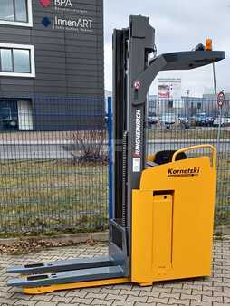 Stoccatori uomo seduto 2017 Jungheinrich ESC 214 (1)