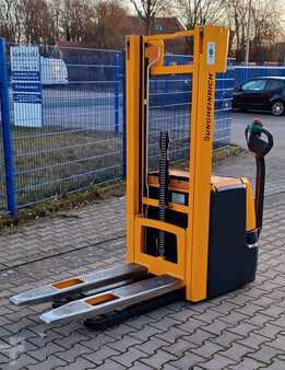 Stoccatori 2014 Jungheinrich EJC214X (2)