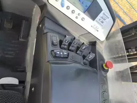 Reach Trucks 2015  Still FM-X-14 (6)
