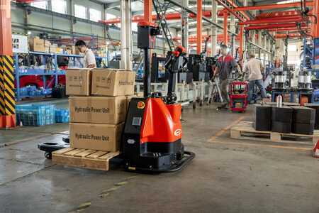 Transpallet elettrici 2025 EP Equipment EXP15 (1)