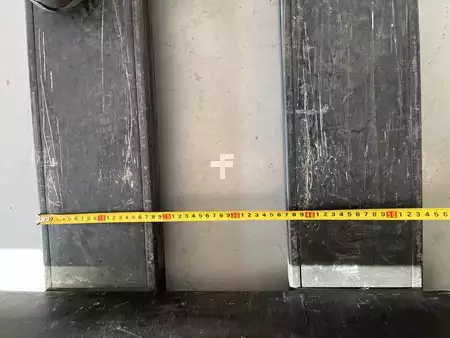 Transpaleta eléctrica 2019  Toyota LWE200 (8)