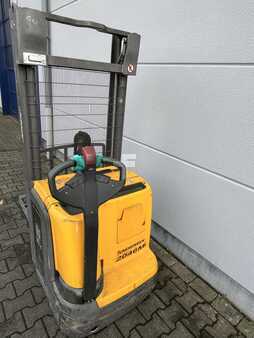 Stoccatori 2019  Jungheinrich EJC216z (4)