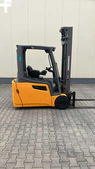 Elektro 3 Rad 2017  Jungheinrich EFG  220 (1)