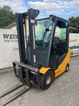 Treibgasstapler 2010  Jungheinrich TFG 320 s (1)