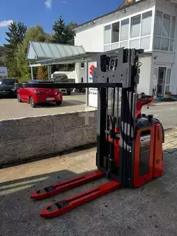 Stacker stå på 2019  Linde D 14 API (2)