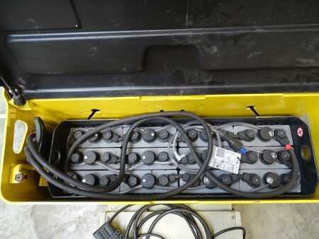 Electric Pallet Trucks 2007  Hyster P2.0S (5)