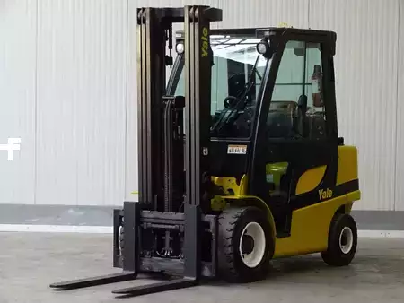 Treibgasstapler  Yale GLP30VX - TRIPLEX (1)