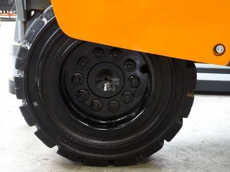 Čtyřcestný vysokozdvižný vozík 2012  HUBTEX DQ45-G - TRIPLEX (9)