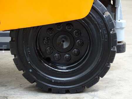 Čtyřcestný vysokozdvižný vozík 2012  HUBTEX DQ45-G - TRAVERSE (10)