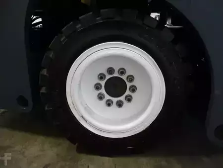 Empilhador Quatro caminhos 2006  Combilift C3000 (9)