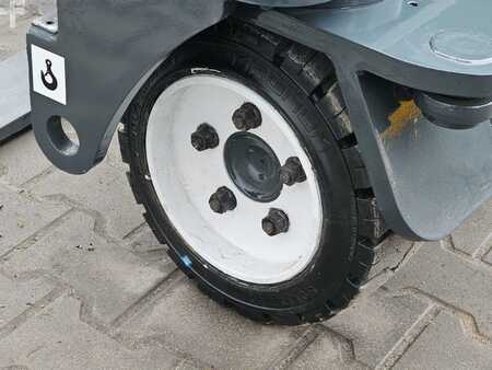 Vierweg zijlader 2009  Combilift C3000 (9)