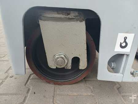 Čtyřcestný vysokozdvižný vozík 2006  HUBTEX MQ40 (10)