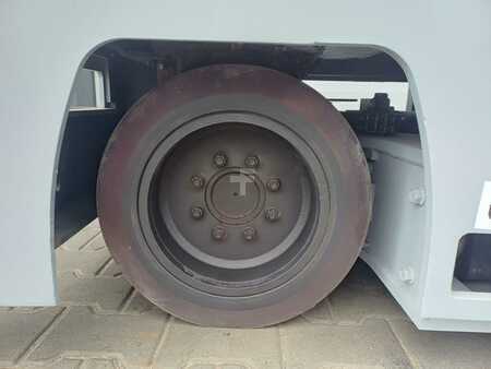 Čtyřcestný vysokozdvižný vozík 2006  HUBTEX MQ40 (9)