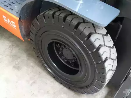 Wózki widłowe diesel 2022  Toyota 52-8FDF25 - DEMO - TRIPLEX (10)
