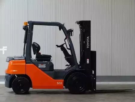 Wózki widłowe diesel 2022  Toyota 52-8FDF25 - DEMO - TRIPLEX (2)