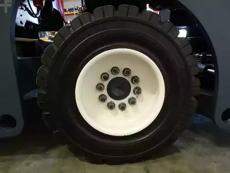 Čtyřcestný vysokozdvižný vozík 2008  Combilift C3000 (9)