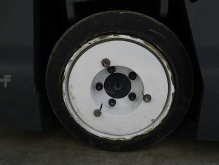 4-Tie Trukki 2019  Combilift CBE2500 - NEU BATTERIE - TRIPLEX (10)