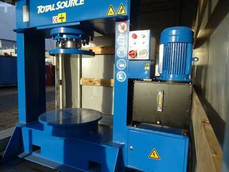 Altri 2023  [div] MOBILE VOLLREIFENPRESSE (5)